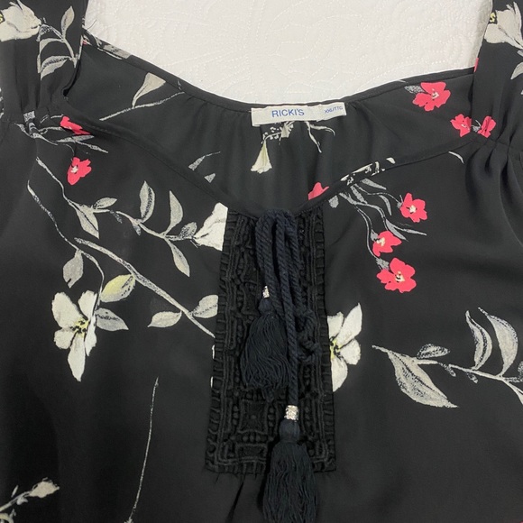 Black floral blouse - Picture 3 of 4